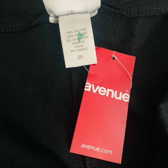 Avenue BLACK Super Stretch Pull On Capri NWT 26 - Picture 5 of 6